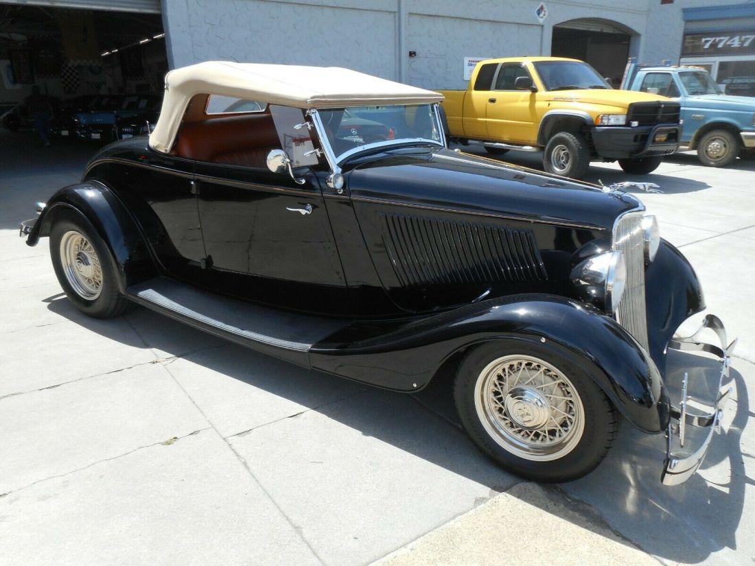 1933 Ford Roadster - photo 3