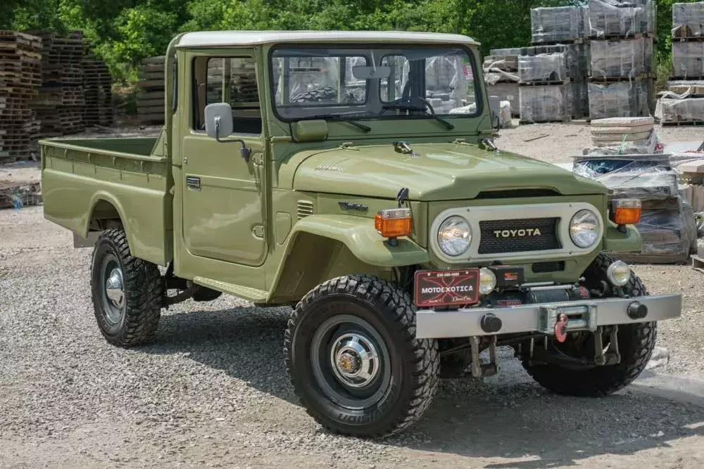 Fully restored truck - Has A/C - 4x4 1976 Toyota Land Cruiser FJ45 Pickup