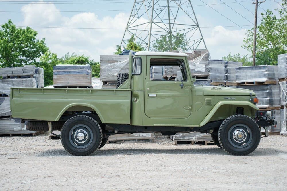 1976 Toyota Land Cruiser FJ45 Pickup - photo 2