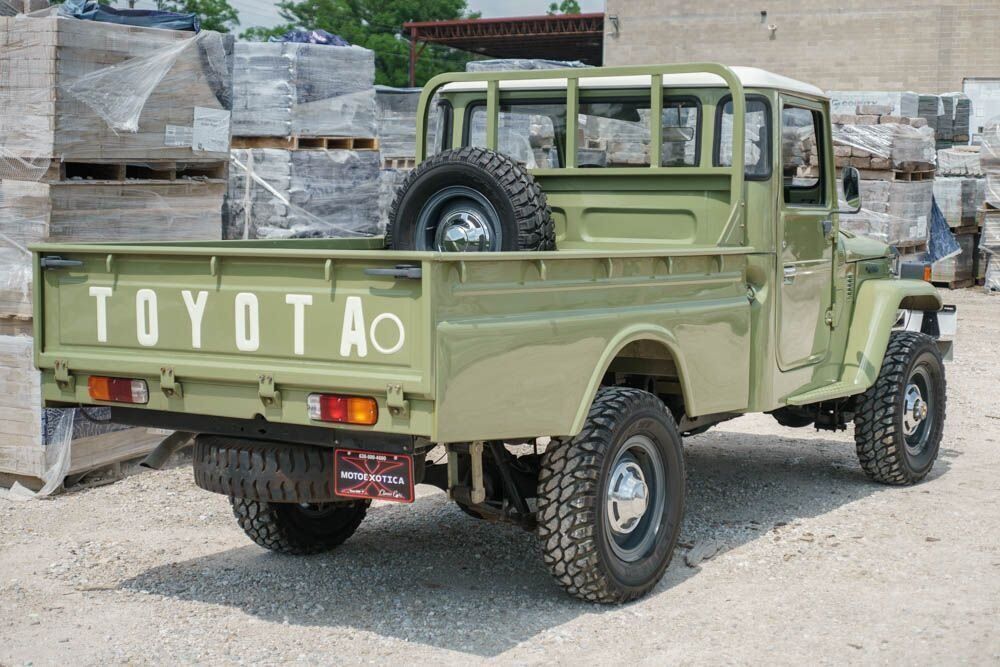 1976 Toyota Land Cruiser FJ45 Pickup - photo 3