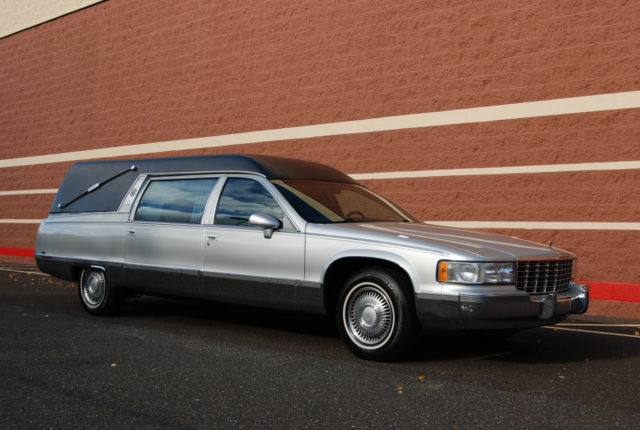 1994 Cadillac Fleetwood Hearse - photo 12