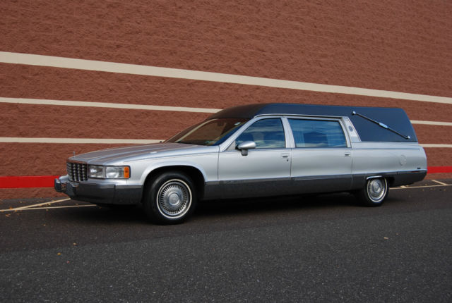 1994 Cadillac Fleetwood Hearse - photo 2