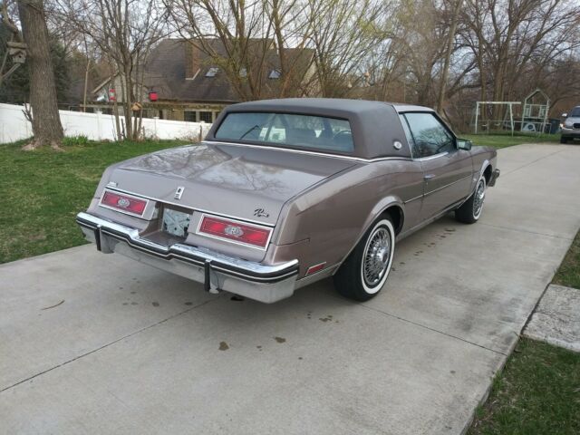 1983 Buick riviera - photo 2
