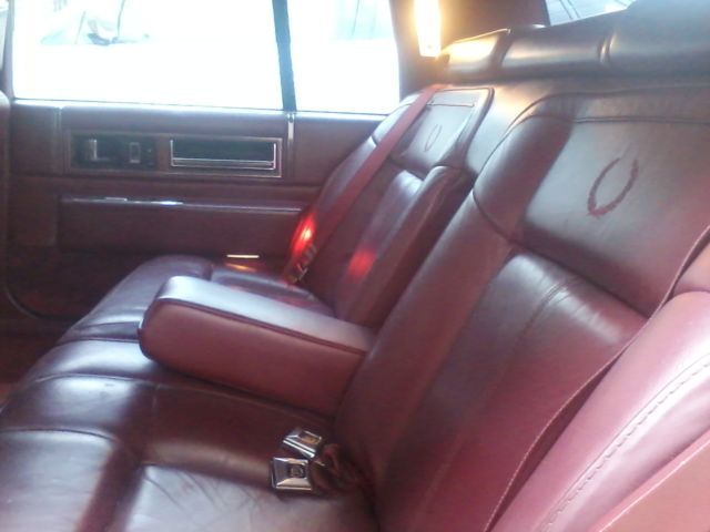 1991 Cadillac DeVille 4 Door - photo 3