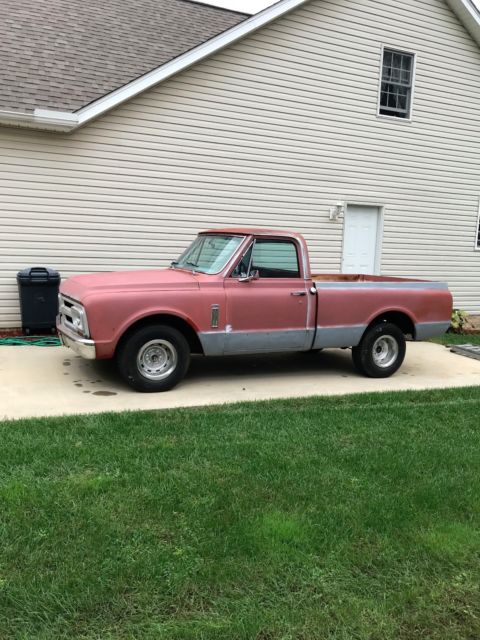 GMC, Chevy C10 Short Wheel base fleetside bed 1967 GMC C15