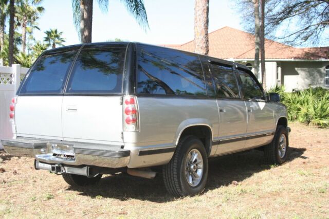 1993 GMC Suburban SLE - photo 2