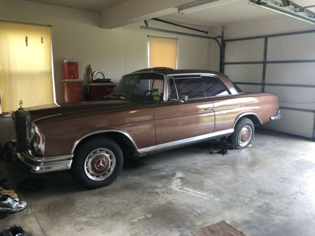 GOOD CONDITION USED 2 DOOR CLASSIC COUPE 1967 COPPER BRONZE 1967 Mercedes-Benz 200-Series