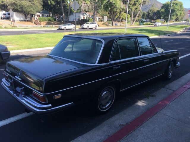 1970 Mercedes-Benz 200-Series - photo 3