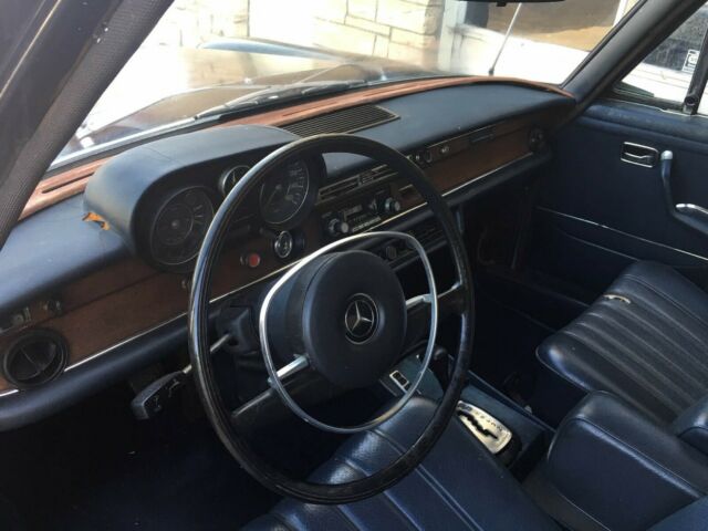 1970 Mercedes-Benz 200-Series - photo 7