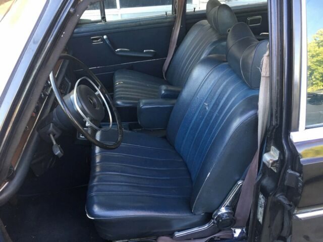 1970 Mercedes-Benz 200-Series - photo 8