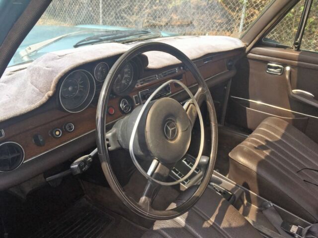 1970 Mercedes-Benz 200-Series - photo 10