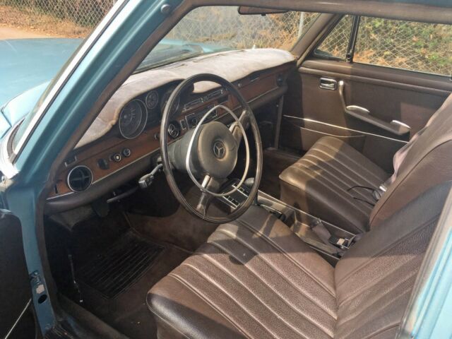 1970 Mercedes-Benz 200-Series - photo 11