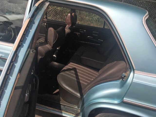 1970 Mercedes-Benz 200-Series - photo 12