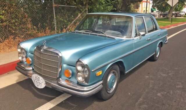 1970 Mercedes-Benz 200-Series - photo 2