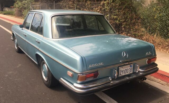 1970 Mercedes-Benz 200-Series - photo 4