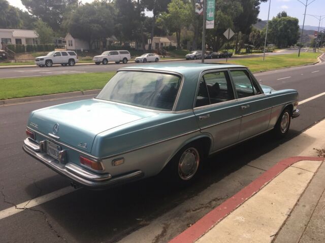 1970 Mercedes-Benz 200-Series - photo 6