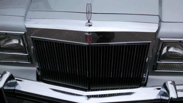 1977 Lincoln Other 4 DOOR SEDAN - photo 2