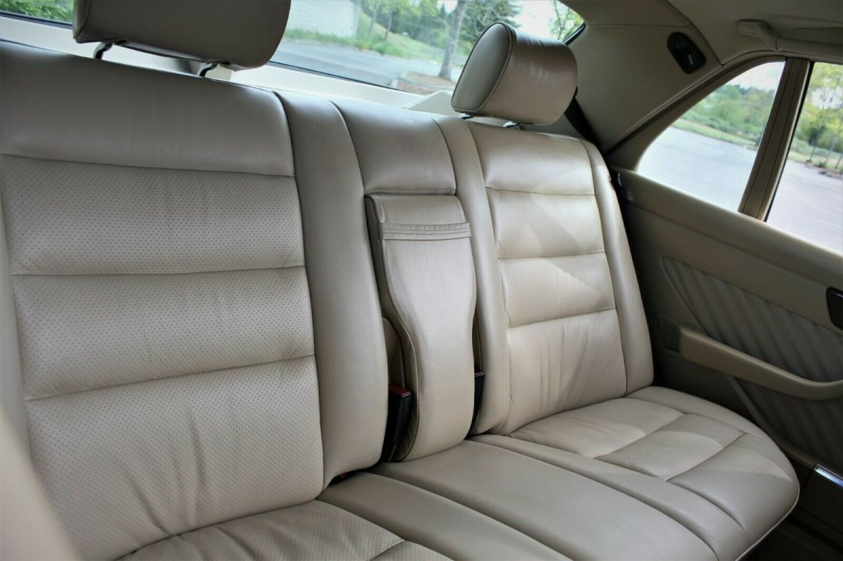 1990 Mercedes-Benz 500-Series 560 SEL Sedan Flagship - photo 10