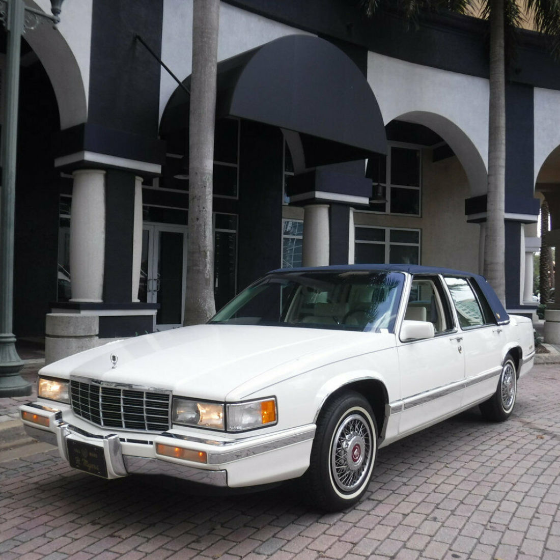 1992 Cadillac DeVille 4dr Sedan - photo 11