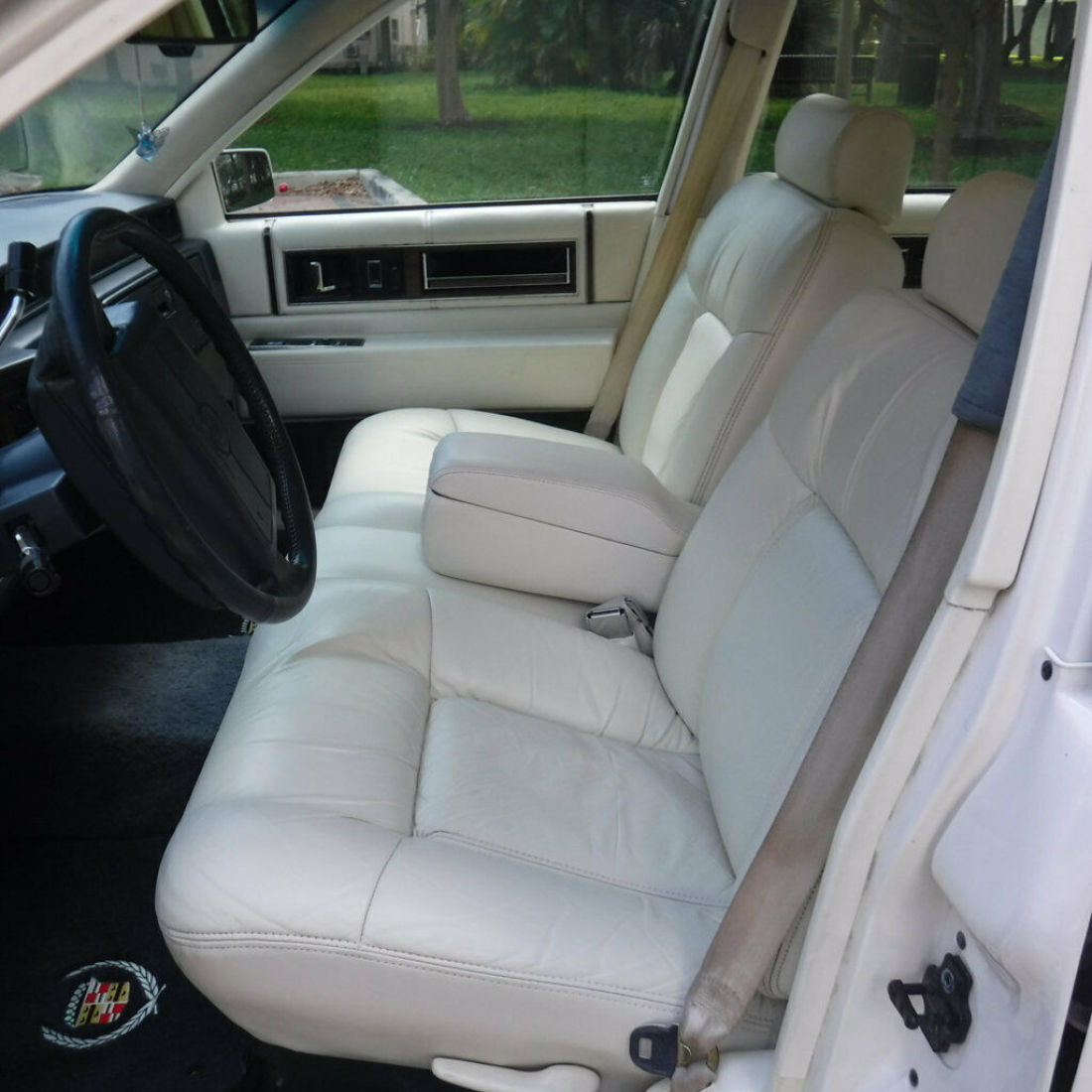 1992 Cadillac DeVille 4dr Sedan - photo 6