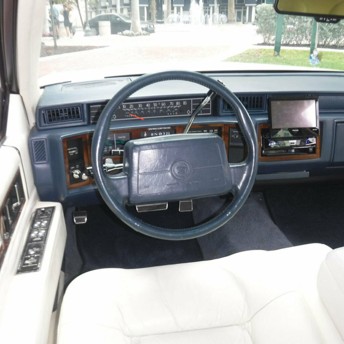 1992 Cadillac DeVille 4dr Sedan - photo 8