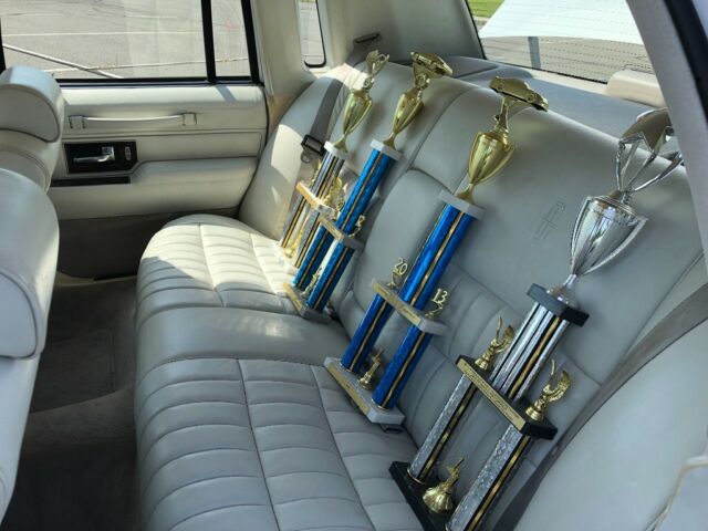 1992 Lincoln Town Car Executive Series - photo 10