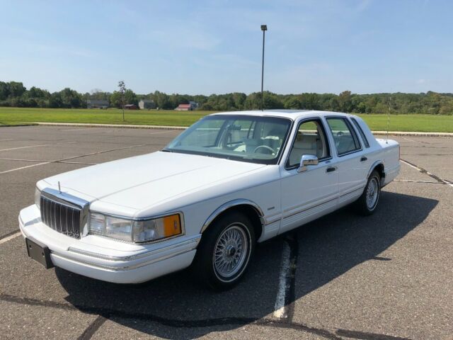 1992 Lincoln Town Car Executive Series - photo 2