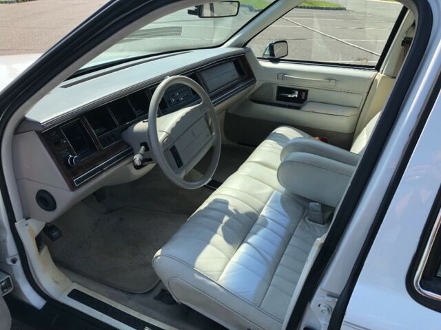 1992 Lincoln Town Car Executive Series - photo 6