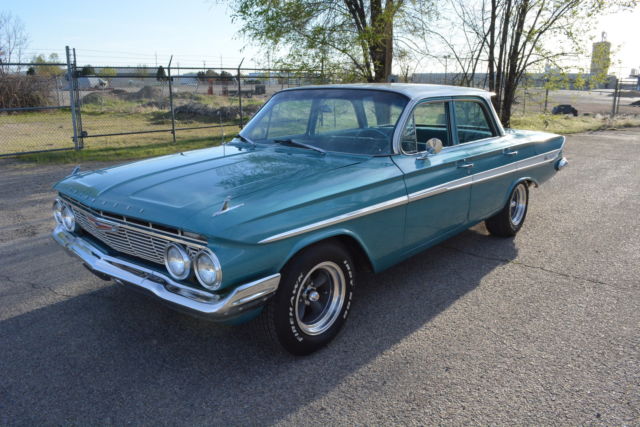 GORGEOUS FLATTOP 1961 CHEVROLET IMPALA PRO-TOURING 4-DOOR SEDAN 1961 Chevrolet Impala 4-DR FLATOP