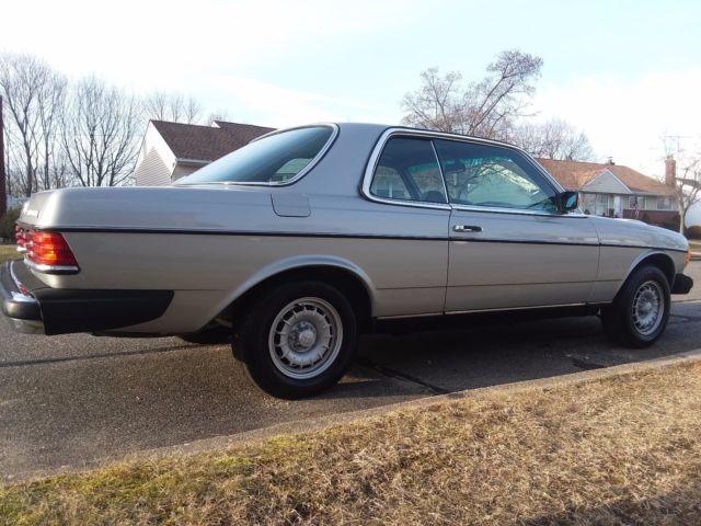 1985 Mercedes-Benz 300-Series W123 - photo 4
