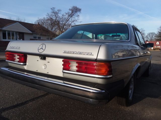 1985 Mercedes-Benz 300-Series W123 300CD - photo 6
