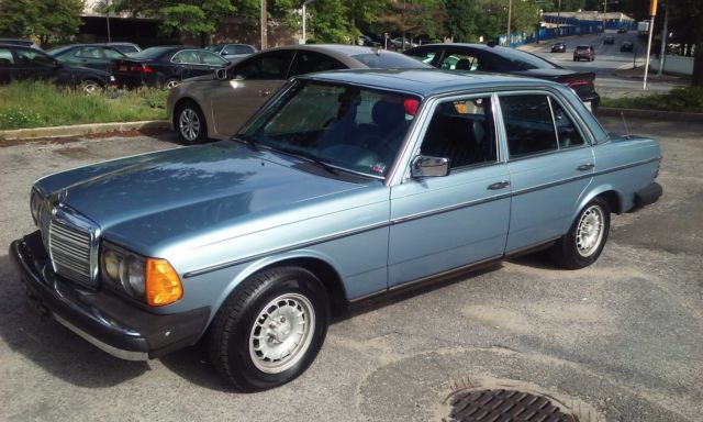 GORGEOUS SUPER RARE DIAMOND BLUE LAST YEAR W123 95K MILES LOW COST SHIPPING 1985 Mercedes-Benz 300-Series W123