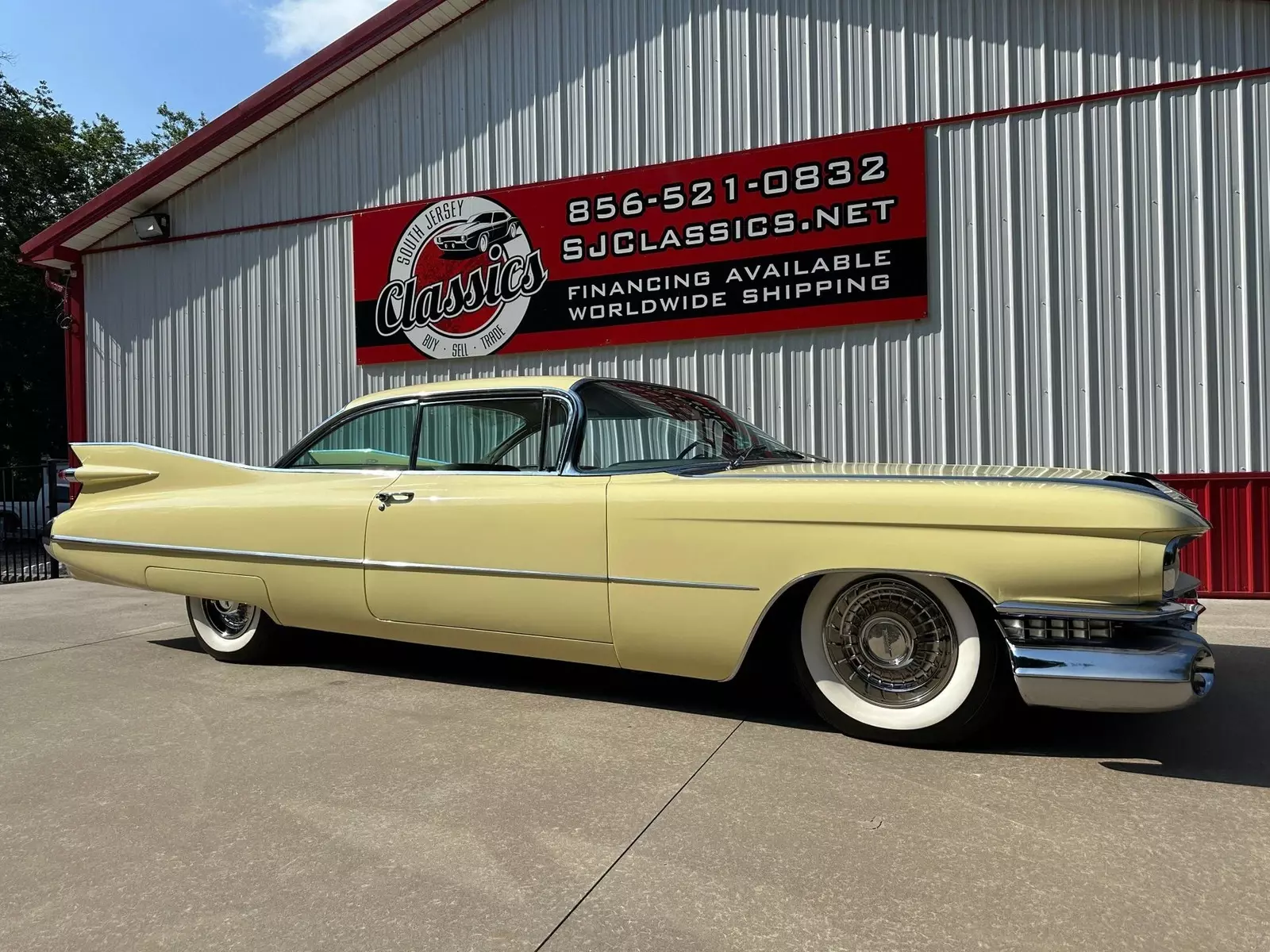 1959 Cadillac Coupe DeVille Deluxe, Gotham Gold, Air Ride 390 V8 A/C Stunner! - photo 2