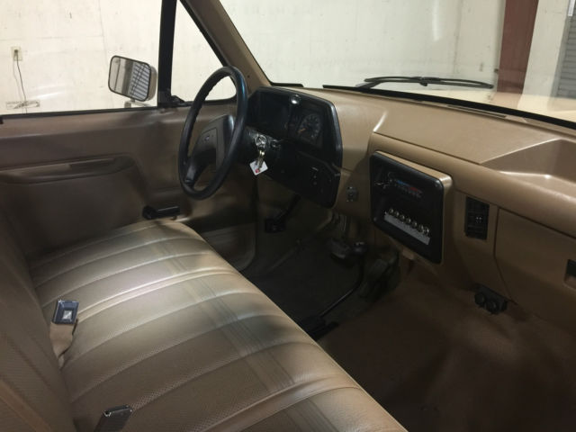 1990 Ford F-150 Custom Standard Cab Pickup 2-Door - photo 9