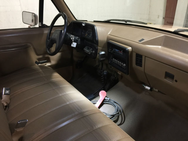 1989 Ford F-150 4WD Custom Standard Cab Pickup 2-Door - photo 11