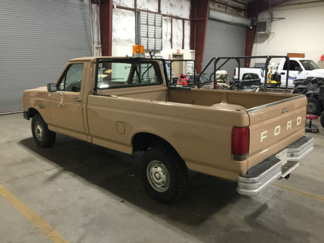 1989 Ford F-150 4WD Custom Standard Cab Pickup 2-Door - photo 6