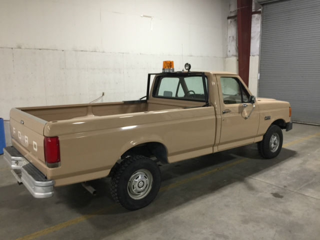 1989 Ford F-150 4WD Custom Standard Cab Pickup 2-Door - photo 9