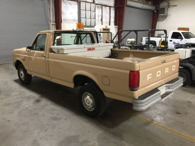 1990 Ford F-150 Custom Standard Cab Pickup 2-Door - photo 3