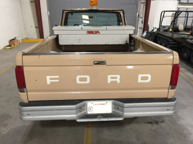 1990 Ford F-150 Custom Standard Cab Pickup 2-Door - photo 4