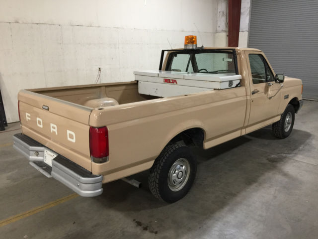 1990 Ford F-150 Custom Standard Cab Pickup 2-Door - photo 5