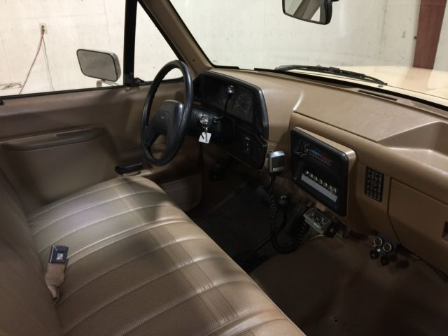 1990 Ford F-150 Custom Standard Cab Pickup 2-Door - photo 7