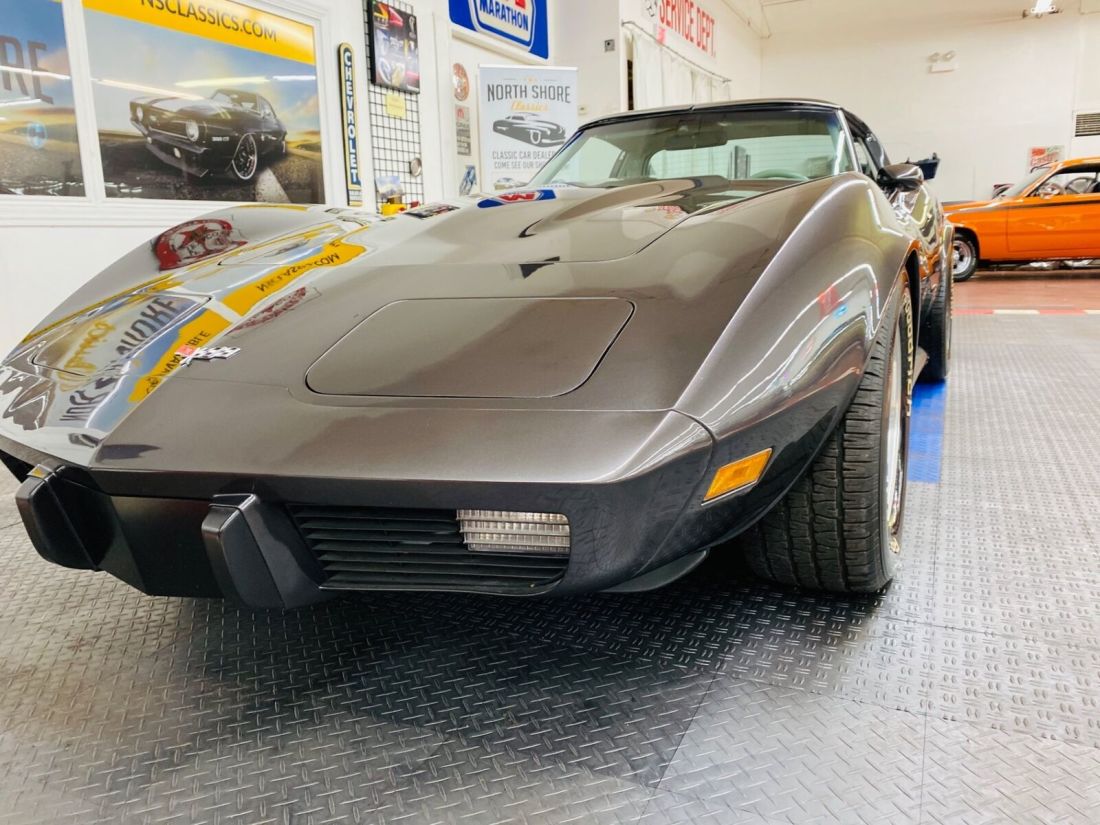1977 Chevrolet Corvette - RESTO MOD - T TOPS - DRIVES EXCELLENT - SEE VIDE - photo 8