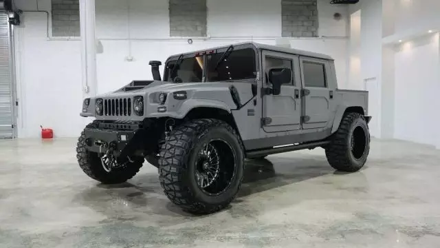 Gray HUMMER H1 V8, Diesel, 6.5 Liter 1994 HUMMER H1 Hard Top Sport Utility 4D