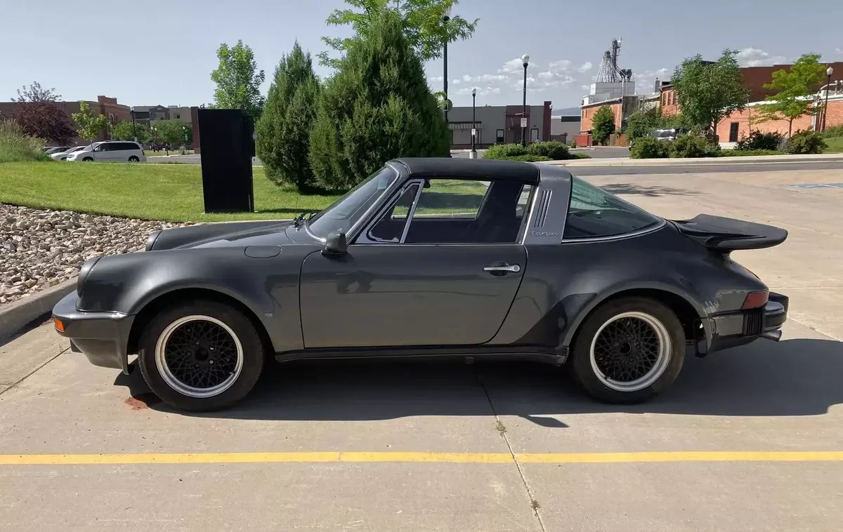 Gray Paintjob 1972 Porsche 911
