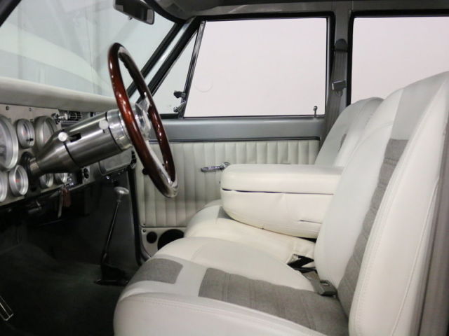 1971 GMC Suburban - photo 5