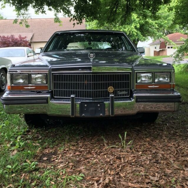 1985 Cadillac Brougham 4DOOR - photo 2