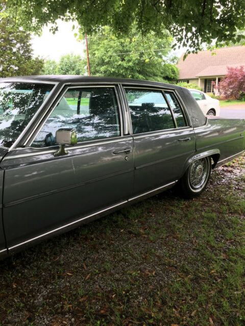 1985 Cadillac Brougham 4DOOR - photo 3