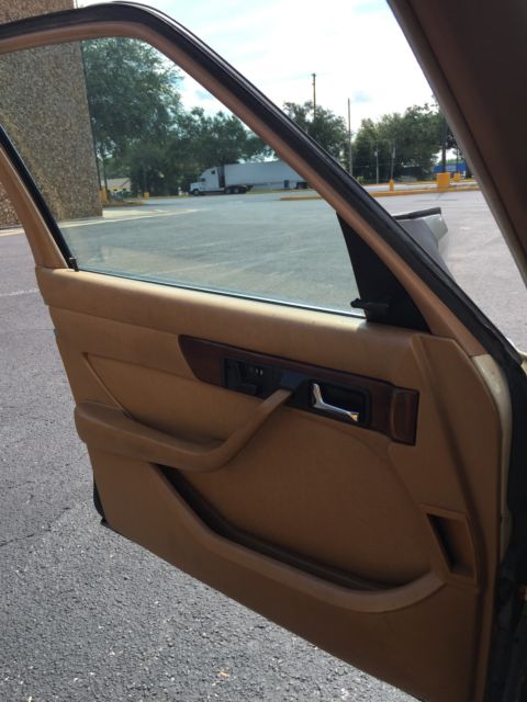 1985 Mercedes-Benz 300-Series 4Door - photo 5