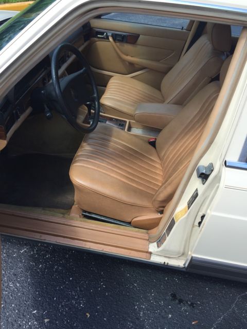 1985 Mercedes-Benz 300-Series 4Door - photo 6