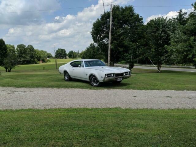 1968 Oldsmobile Cutlass S - photo 2